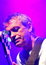 Filmplakat GULLI PLAYS ACOUSTIC