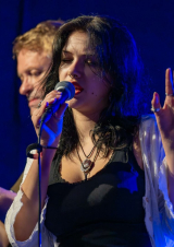 Filmplakat GULLI PLAYS ACOUSTIC